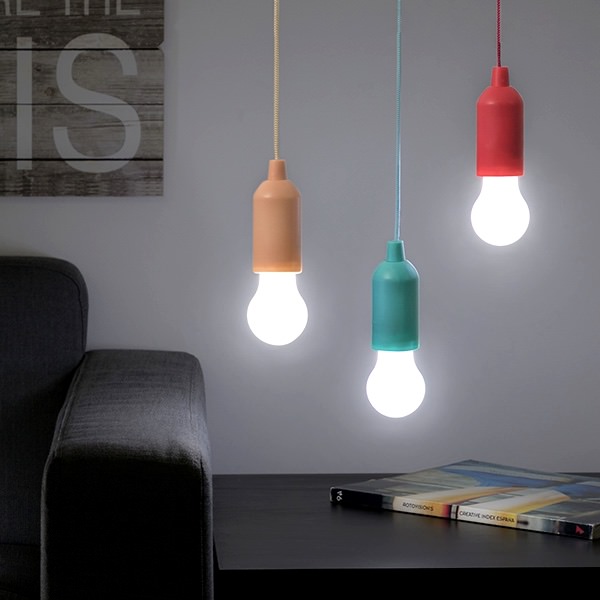 E-shop Prenosná LED žiarovka so šnúrkou