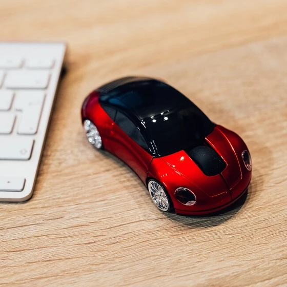 Bezdrôtová myš v tvare auta - červená